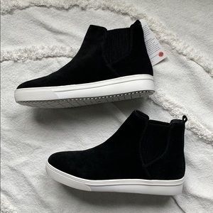 NWOB Blondo sneaker boot